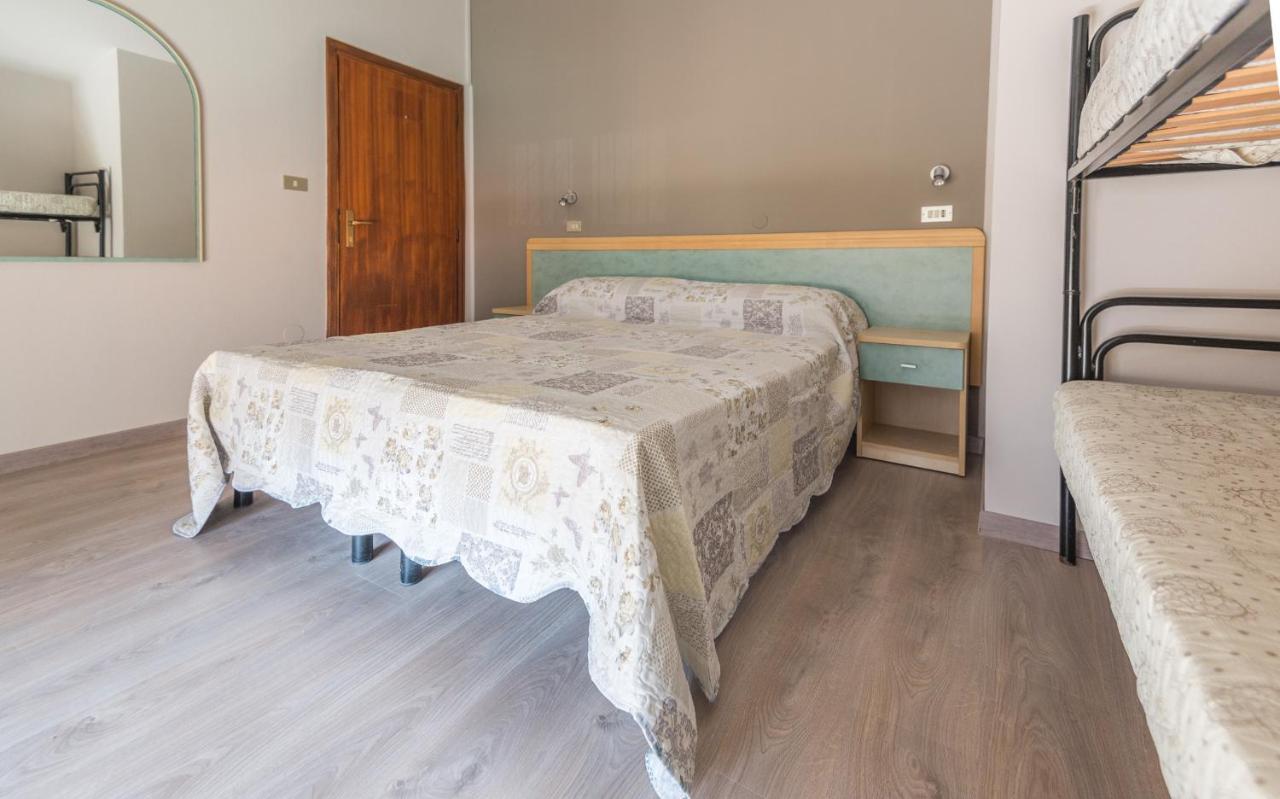 艾弗尼斯塔酒店 Viserba Di Rimini 外观 照片
